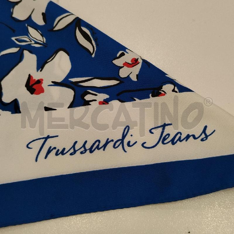 FOULARD TRUSSARDI JEANS BI BL FIORI CENTRO RSS  | Mercatino dell'Usato Roma viale tirreno 3