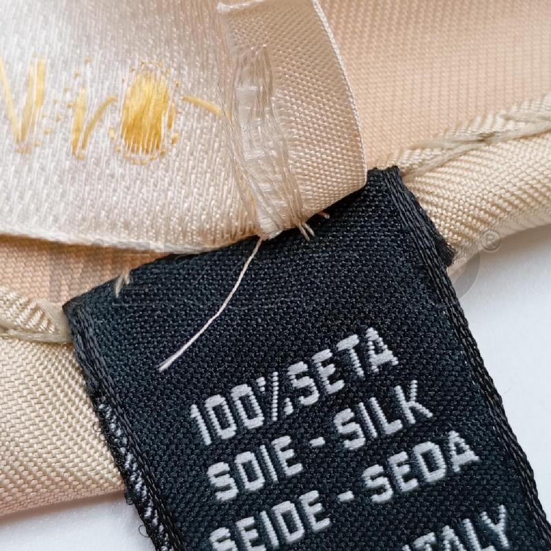 FOULARD VALENTINO BEIGE 100%SETA  | Mercatino dell'Usato Roma viale tirreno 5
