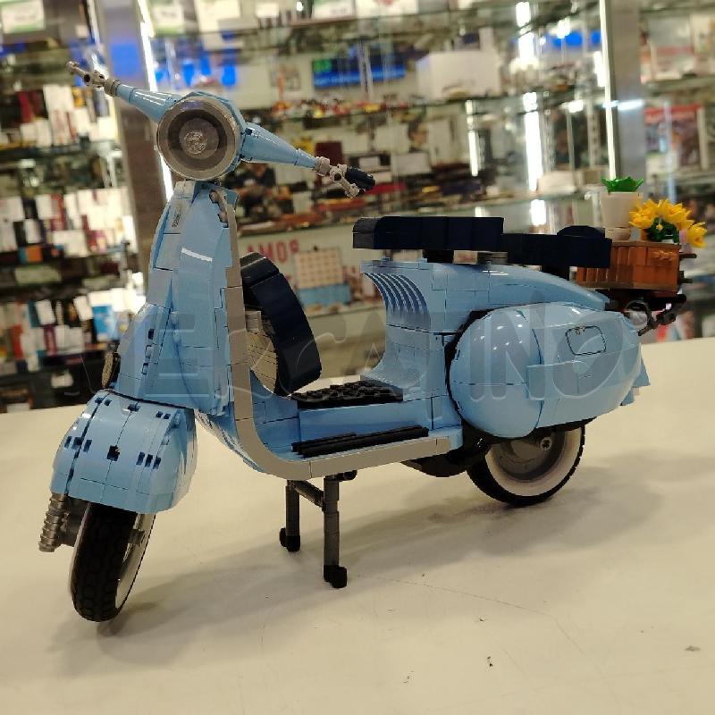 LEGO VESPA CON FIORI | Mercatino dell'Usato Roma viale tirreno 1