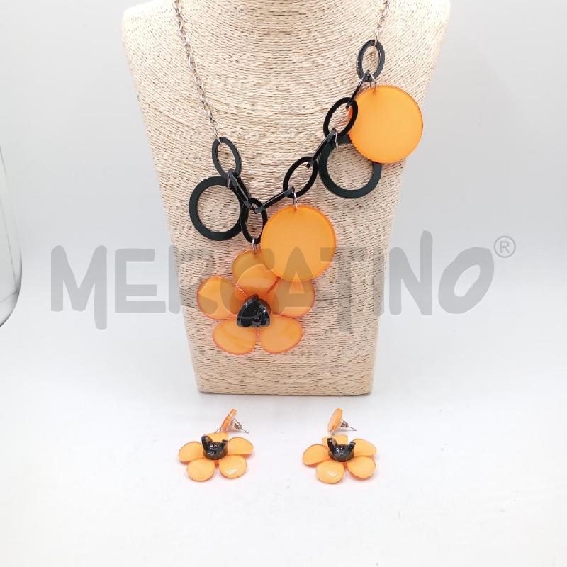 ORECCHINI + COLLANA FIORE AR NE PLASTICA  | Mercatino dell'Usato Roma viale tirreno 1