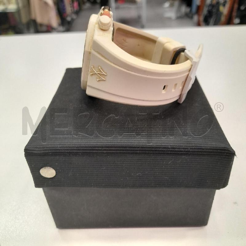 OROLOGIO TOT ATCH CINTURINO GOMMA QUADR BIA ORO | Mercatino dell'Usato Roma viale tirreno 3