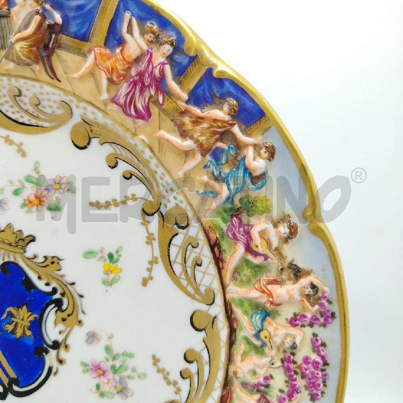 PIATTO DA COLL EP CAPODIMONTE FIGURE IN RILIEVO  | Mercatino dell'Usato Roma viale tirreno 3