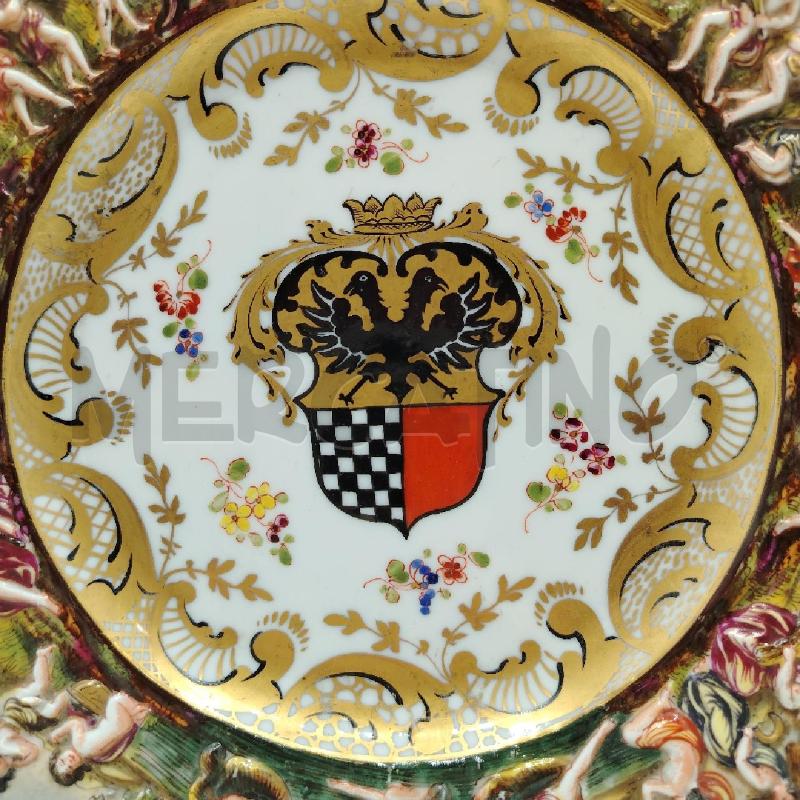 PIATTO DA COLL EP CAPODIMONTE FIGURE IN RILIEVO | Mercatino dell'Usato Roma viale tirreno 2