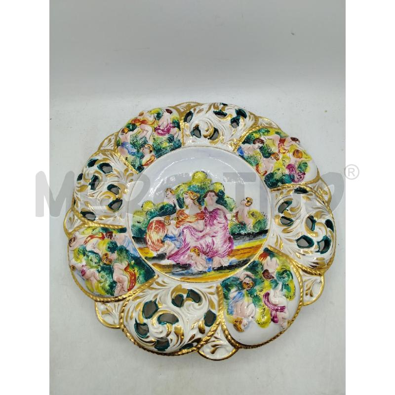 PIATTO PARETE CAPODIMONTE PERSONAGGI IN RILIEVO | Mercatino dell'Usato Roma viale tirreno 1