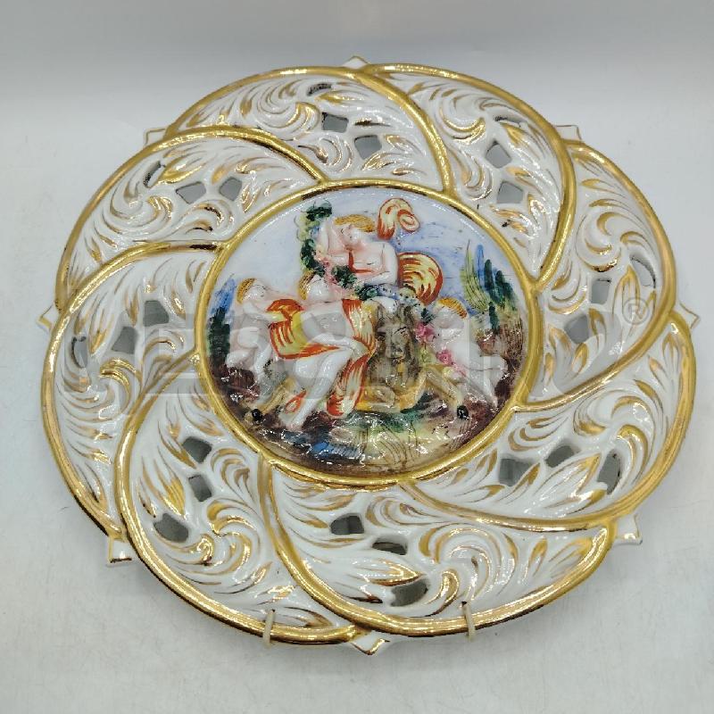 PIATTO PARETE CAPODIMONTE PERS RILIEVO FASCE ORO | Mercatino dell'Usato Roma viale tirreno 1