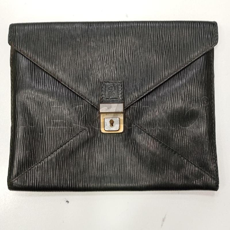 POCHETTE D FENDI NE CHIUS GRI | Mercatino dell'Usato Roma viale tirreno 1