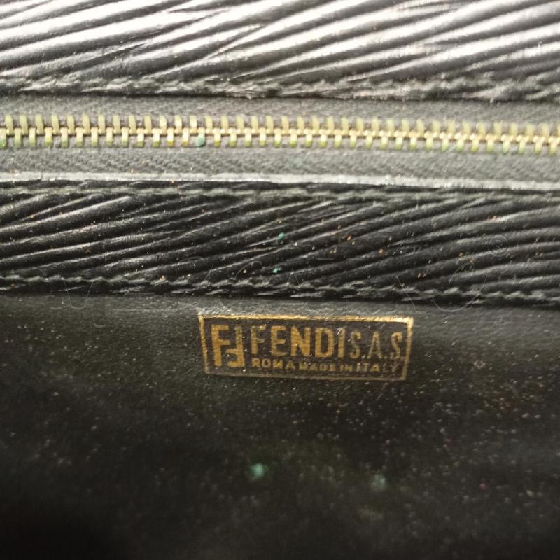 POCHETTE D FENDI NE CHIUS GRI | Mercatino dell'Usato Roma viale tirreno 5