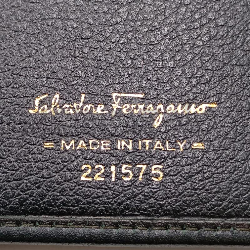 PORTA CARTE SALVATORE FERRAGAMONE VINT GRANDE | Mercatino dell'Usato Roma viale tirreno 4