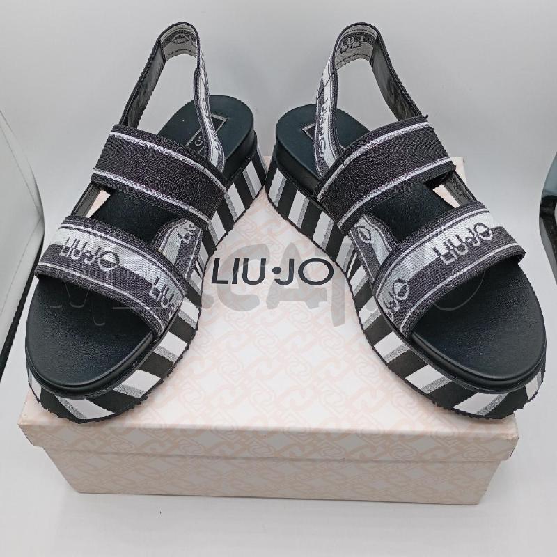 SANDALI D LIU JO SCATOLA FRIA 11 FLAT FLORM ZEPPA BIANCO/NERO | Mercatino dell'Usato Roma viale tirreno 1