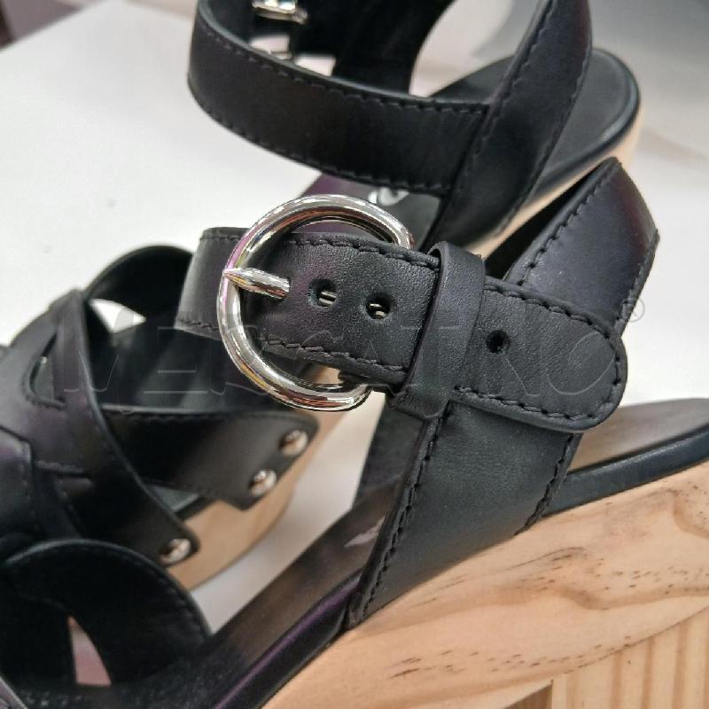 SANDALI D PRADA NERO TACCO IN LEGNO | Mercatino dell'Usato Roma viale tirreno 3