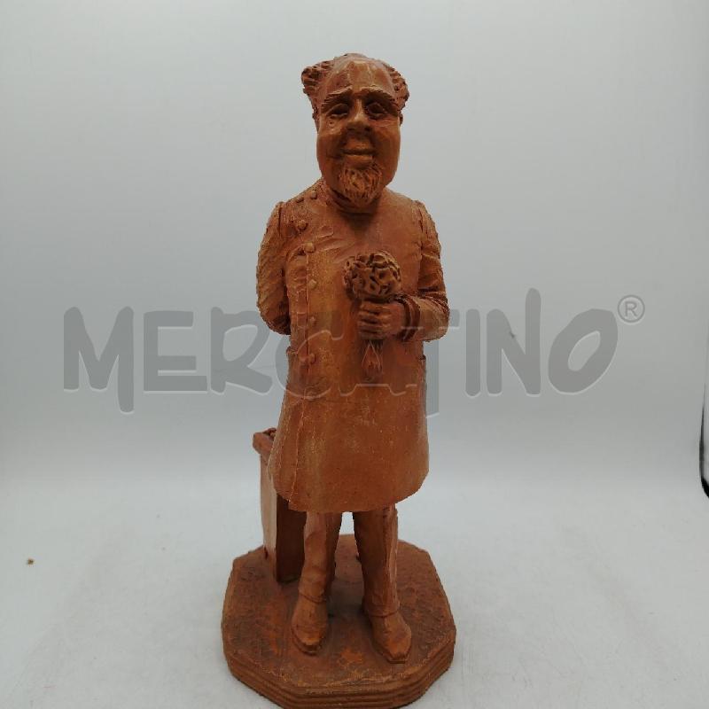 SCULTURA T COTTO UOMO FIORI IN MANO | Mercatino dell'Usato Roma viale tirreno 1