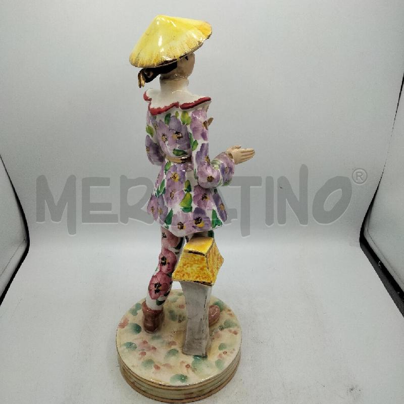 STATUA DONNA ORIENTALE FIORI DIPINTI VIOLA | Mercatino dell'Usato Roma viale tirreno 2