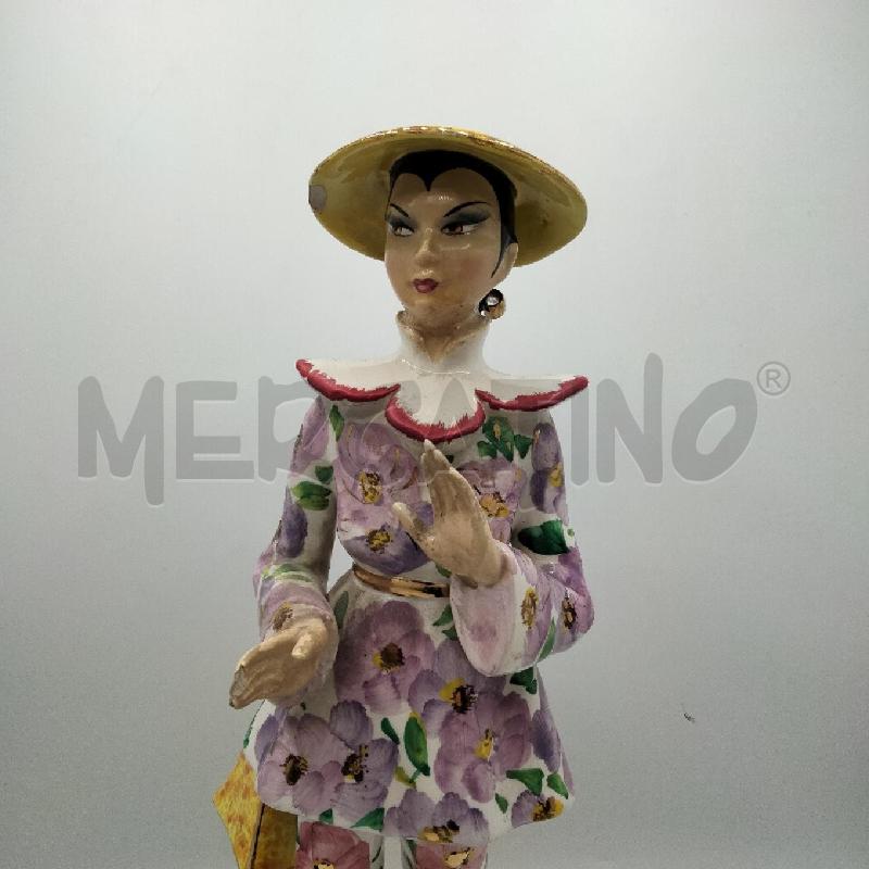 STATUA DONNA ORIENTALE FIORI DIPINTI VIOLA | Mercatino dell'Usato Roma viale tirreno 4