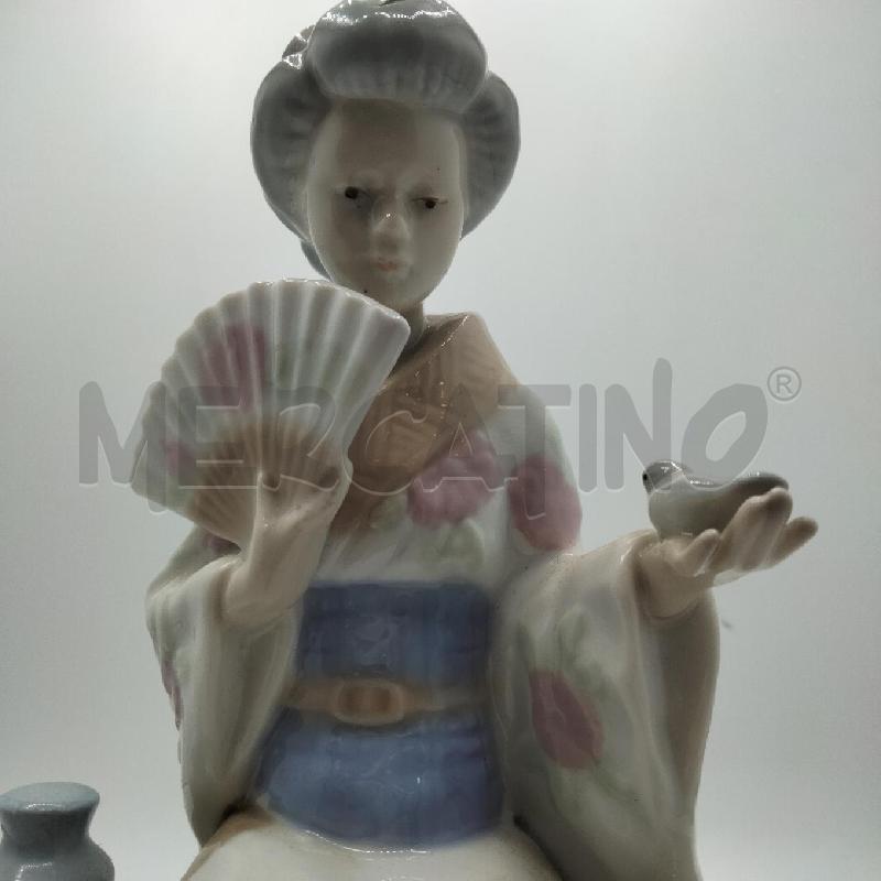 STATUA DONNA PORCELLANA ORIENTALE | Mercatino dell'Usato Roma viale tirreno 3