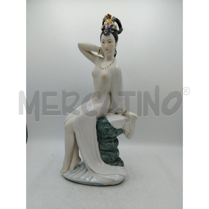 STATUA PORCELLANA CIN DONNA SEDUTA BISCUIT | Mercatino dell'Usato Roma viale tirreno 1