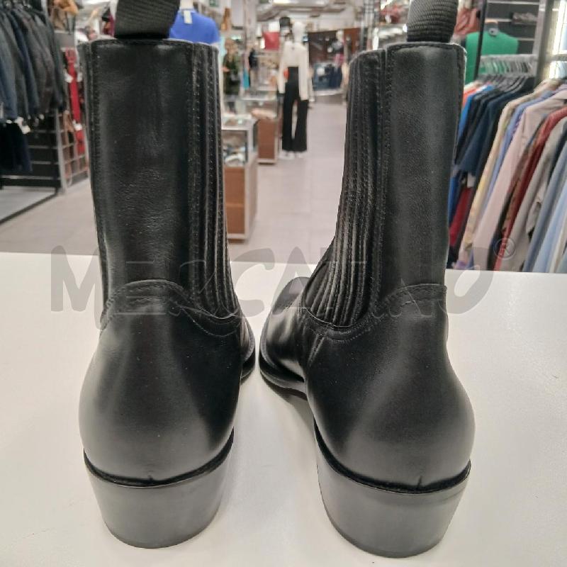 STIVALETTI U SANDRO PARIS NE PUNTA  | Mercatino dell'Usato Roma viale tirreno 4