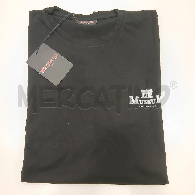 T SHIRT U MUSEUM NE SCRITTA BI PETTO LAT  | Mercatino dell'Usato Roma viale tirreno 2