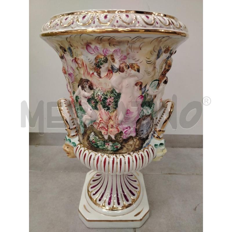 VASO CAPODIMONTE PERSONAGGI | Mercatino dell'Usato Roma viale tirreno 2
