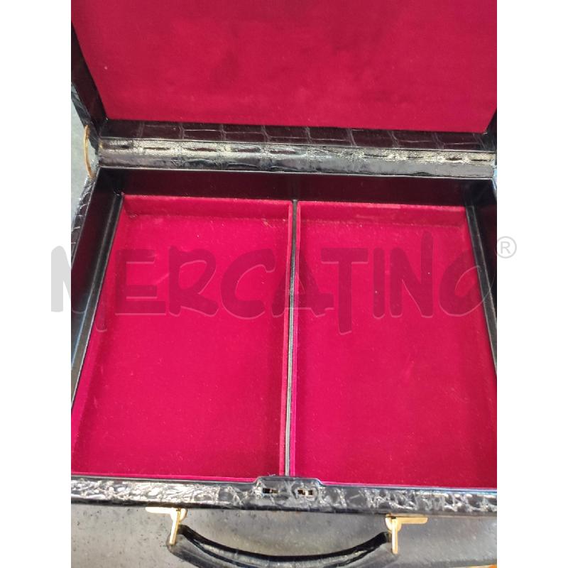 BEAUTY CASE NERO GUCCI INTERNO ROSSO | Mercatino dell'Usato Roma montemario 4