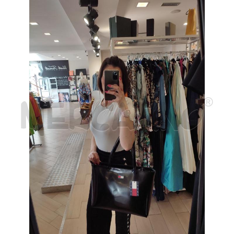 BORSA DONNA NERA TOMMY HILFIGER | Mercatino dell'Usato Roma montemario 4