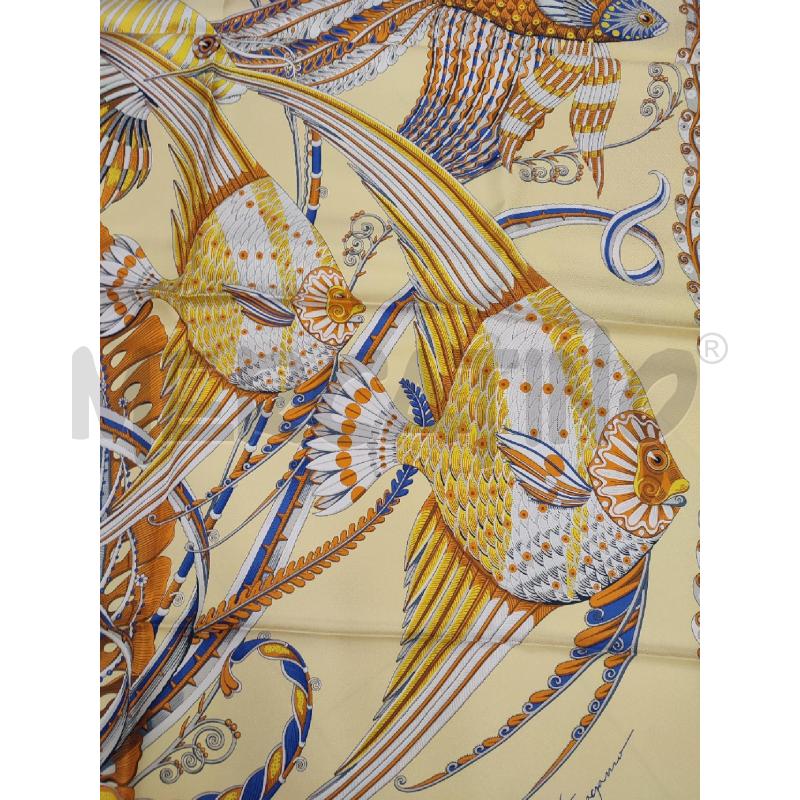 FOULARD GIALLO FE5RRAGAMO PESCI | Mercatino dell'Usato Roma montemario 4