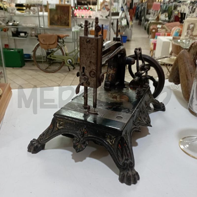 MACCHINA DA CUCIRE VERA EPOCA GHISA | Mercatino dell'Usato Roma montemario 3