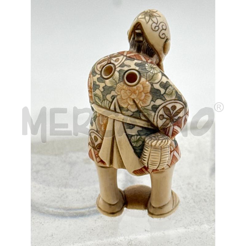 NETSUKE BEIGE PESCIVENDOLO  | Mercatino dell'Usato Roma montemario 2