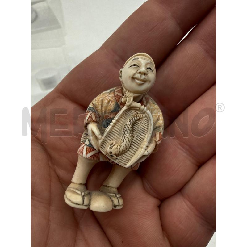 NETSUKE BEIGE PESCIVENDOLO  | Mercatino dell'Usato Roma montemario 3