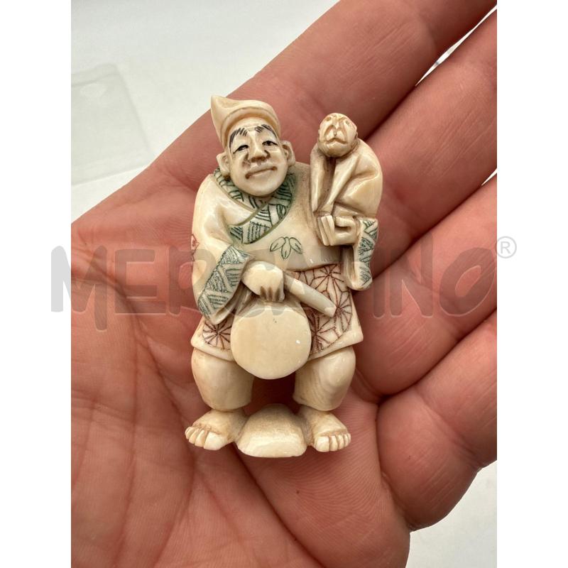 NETSUKE BEIGE UOMO CON SCIMMIA | Mercatino dell'Usato Roma montemario 3