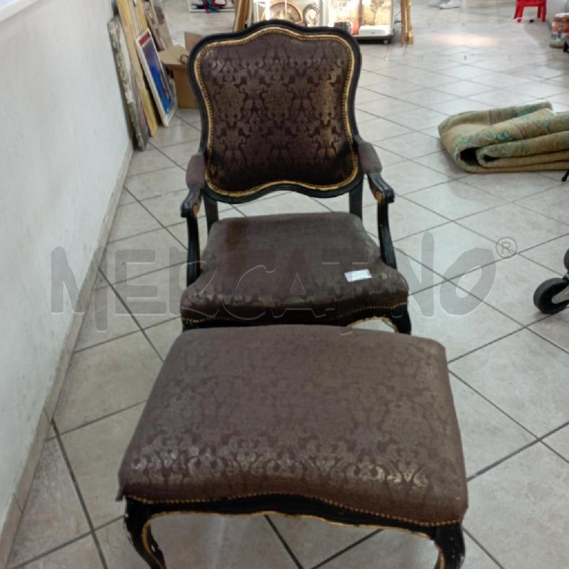 POLTRONA DAMASCATA MARRONE+POUF  | Mercatino dell'Usato Roma montemario 1