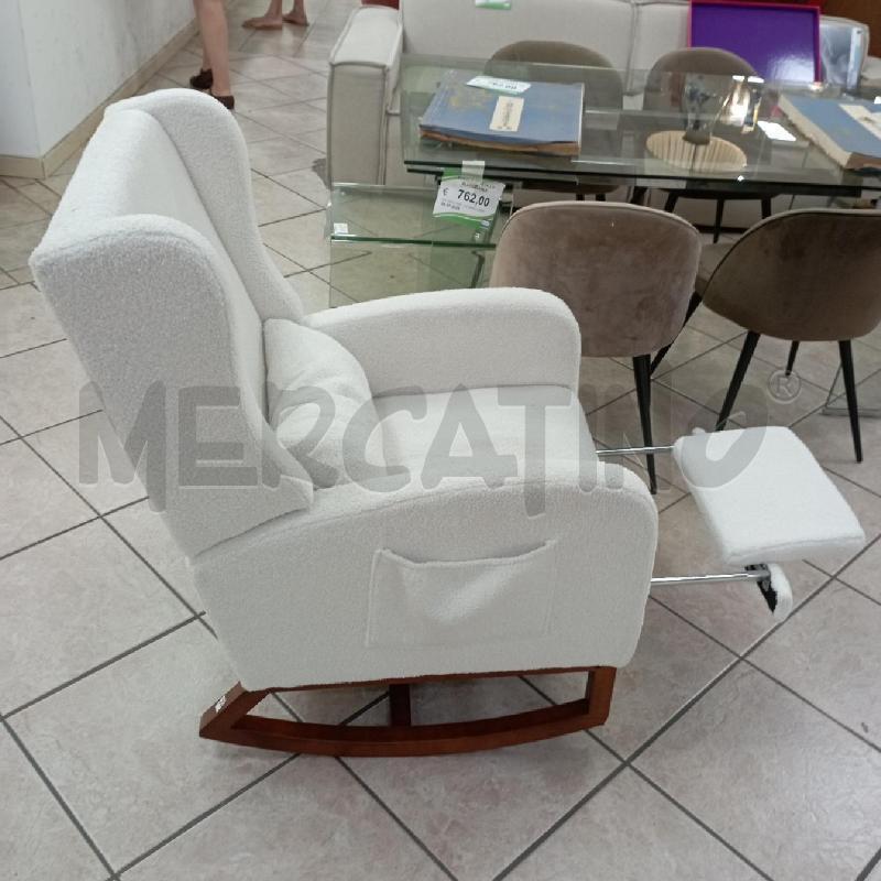 POLTRONA DONDOLO TESSUTO BOUCLET | Mercatino dell'Usato Roma montemario 2