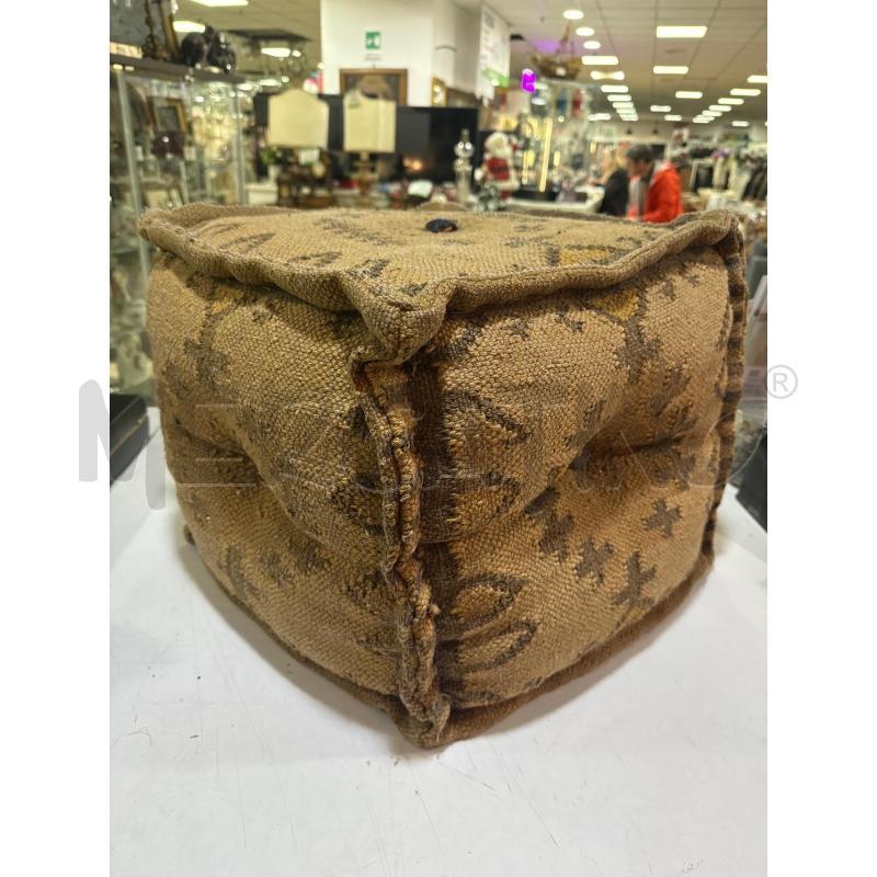 POUF ETNICO TIPO TAPPETO | Mercatino dell'Usato Roma montemario 1