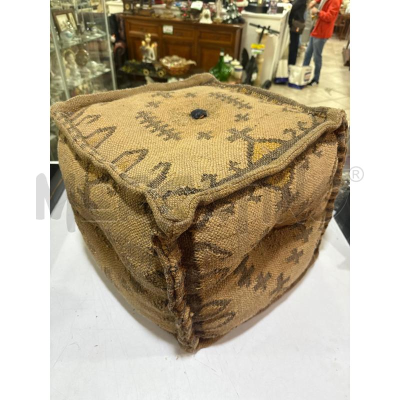POUF ETNICO TIPO TAPPETO | Mercatino dell'Usato Roma montemario 2