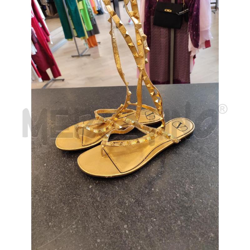 SANDALI DONNA DORATI VALENTINO ROCKSTUD SCHIAVA | Mercatino dell'Usato Roma montemario 2
