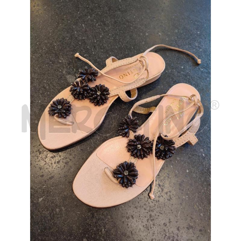 SANDALI DONNA FIORI PERLINE VALENTINO | Mercatino dell'Usato Roma montemario 1
