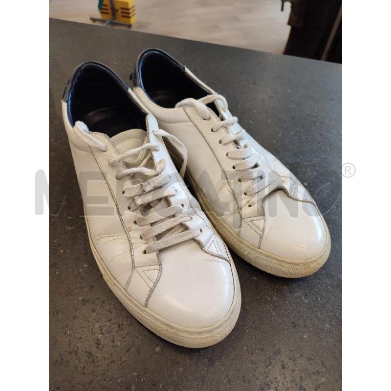 SCARPE UOMO BIANCHE GIVENCHY DIETRO BLU | Mercatino dell'Usato Roma montemario 1