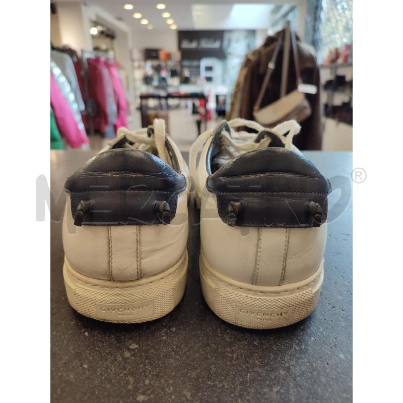 SCARPE UOMO BIANCHE GIVENCHY DIETRO BLU | Mercatino dell'Usato Roma montemario 2