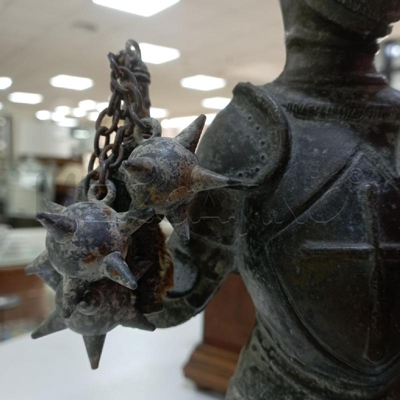 SCULTURA BRONZO CAVALIERE MAZZA CHIODATA | Mercatino dell'Usato Roma montemario 5