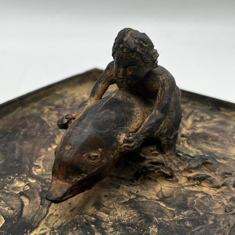 SCULTURA SANTO CINALLI BRONZO UOMO SU DELFINO | Mercatino dell'Usato Roma montemario 2