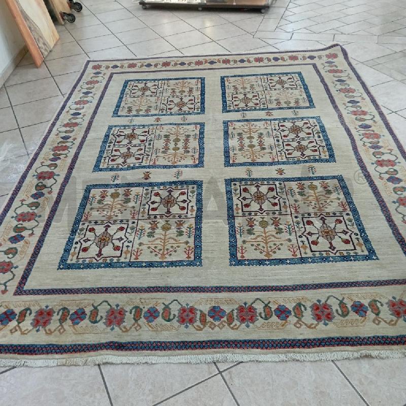 TAPPETO BEIGE 320X245 QUADRATI FIORI | Mercatino dell'Usato Roma montemario 1