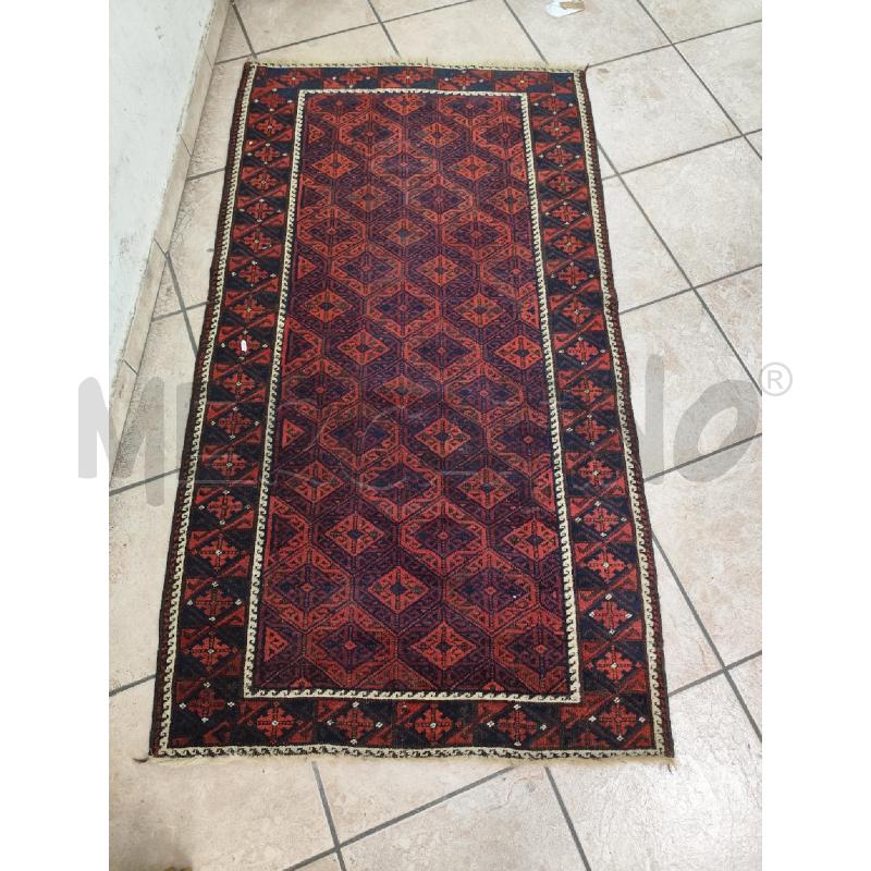 TAPPETO ROSSO SCURO ESAGONI C BLU | Mercatino dell'Usato Roma montemario 1