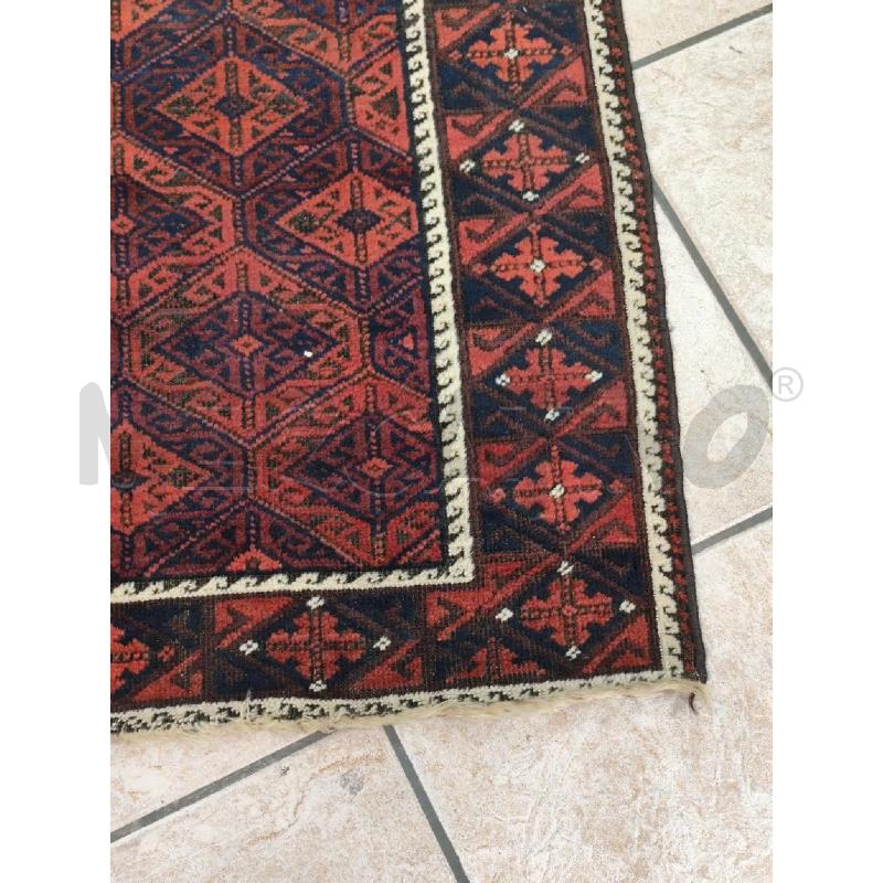 TAPPETO ROSSO SCURO ESAGONI C BLU | Mercatino dell'Usato Roma montemario 3