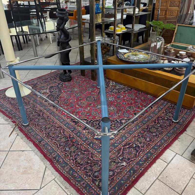 TAVOLO QUADRATO BASE METALLO BLU | Mercatino dell'Usato Roma montemario 3