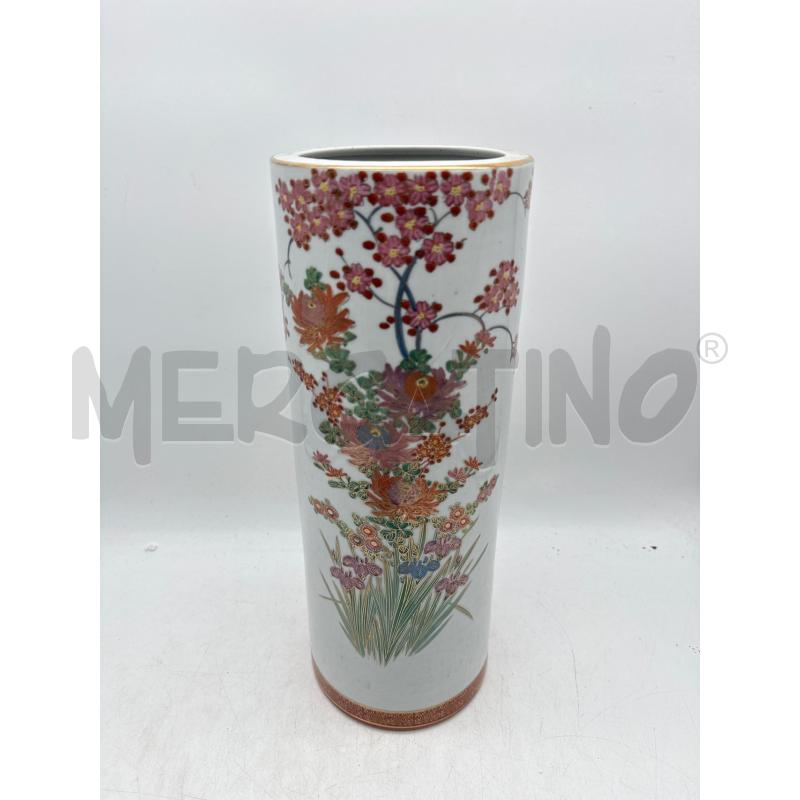VASO PORCELLANA ORIENTALE FIORI DIP  | Mercatino dell'Usato Roma montemario 1