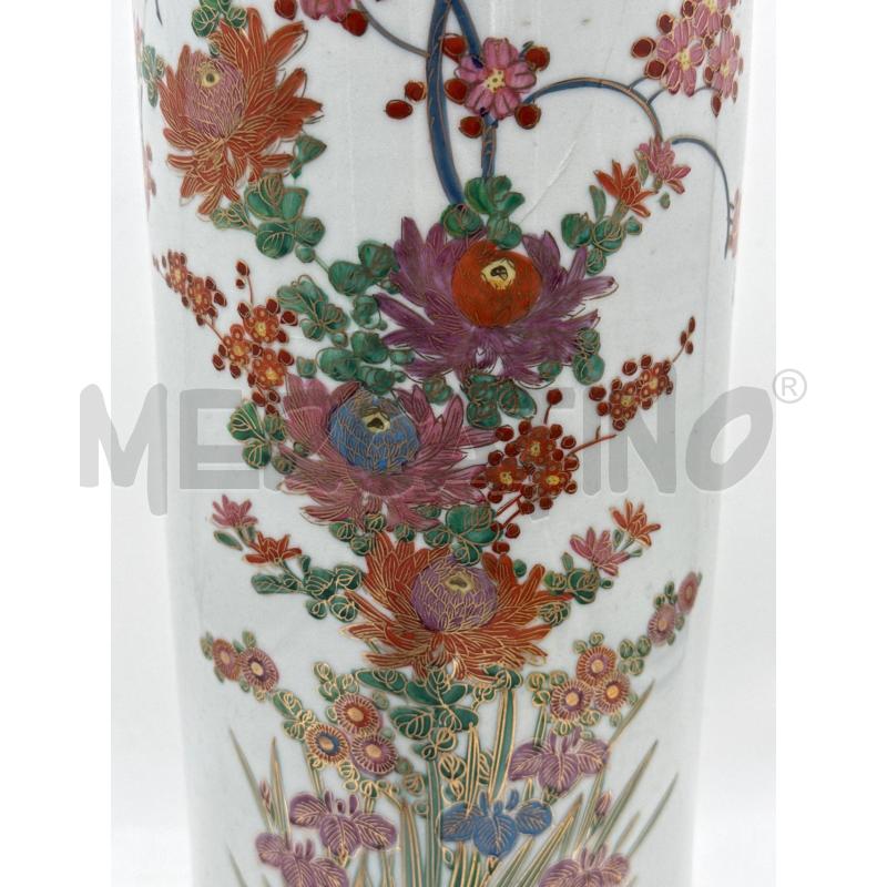 VASO PORCELLANA ORIENTALE FIORI DIP  | Mercatino dell'Usato Roma montemario 2