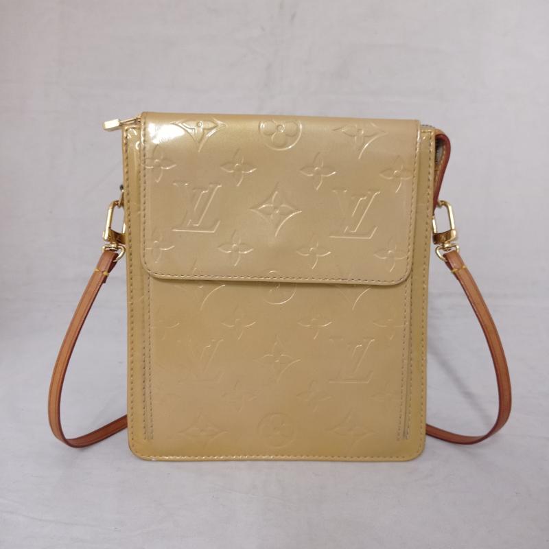 Mott patent leather crossbody bag Louis Vuitton Yellow in Patent