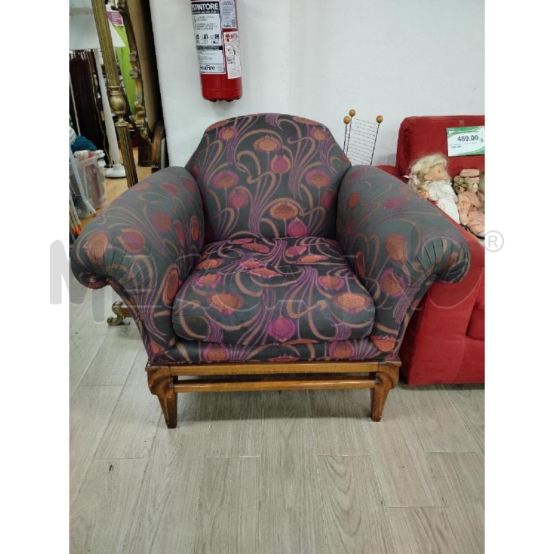 POLTRONA COLORATA BASE LEGNO | Mercatino dell'Usato Roma cinecitta' 1