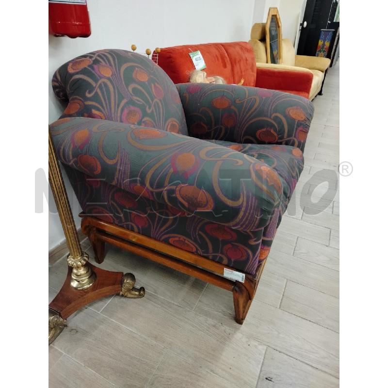 POLTRONA COLORATA BASE LEGNO | Mercatino dell'Usato Roma cinecitta' 2