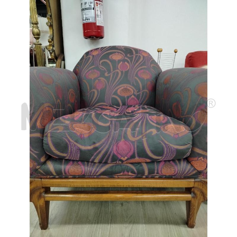 POLTRONA COLORATA BASE LEGNO | Mercatino dell'Usato Roma cinecitta' 3