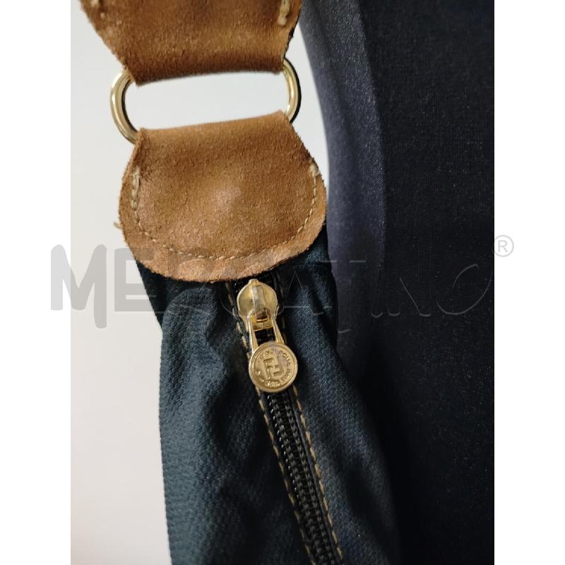 SACCA FENDI BLU INSERTI PELLE SCRITTA TRAFORATA | Mercatino dell'Usato Roma cinecitta' 3